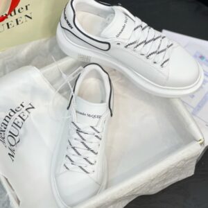 [국내배송]알렉산더 맥퀸 오버사이즈 레이스업 스니커즈 화이트탭