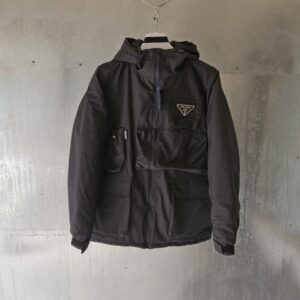 [국내배송]프라다 포켓 로고 구스 후드자켓