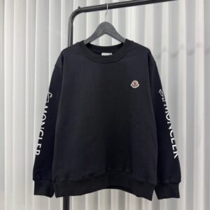 [국내배송]몽클레어 자수 로고 맨투맨