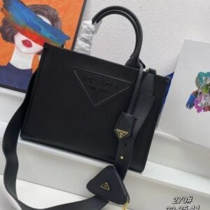 [국내배송]프라다 엠보스 로고 토트백