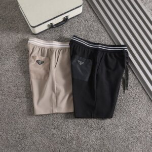 [국내배송]프라다 백포켓 포인트로고 하프팬츠